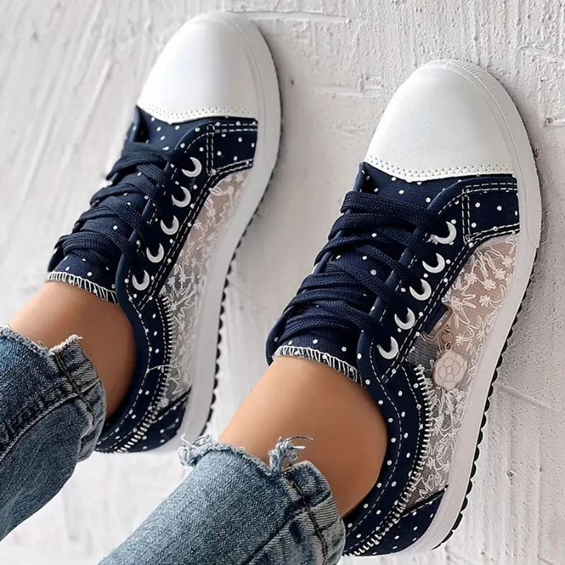 Sneaker in Jeans-Optik mit Pünktchen und Blumendetail – Damen