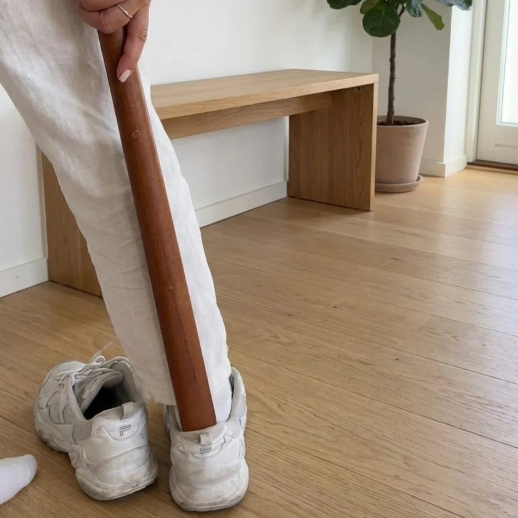 Magnetischer Schuhlöffel aus Buchenholz – Schuhe anziehen ohne Bücken