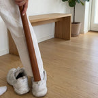 Magnetischer Schuhlöffel aus Buchenholz – Schuhe anziehen ohne Bücken