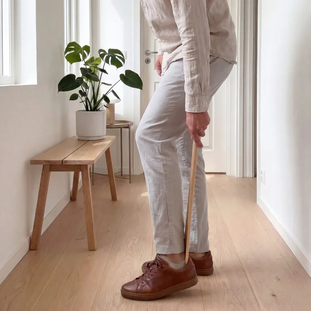 Magnetischer Schuhlöffel aus Buchenholz – Schuhe anziehen ohne Bücken