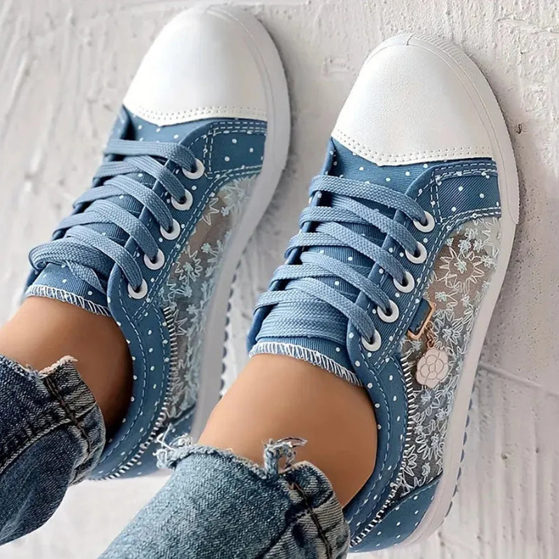 Sneaker in Jeans-Optik mit Pünktchen und Blumendetail – Damen