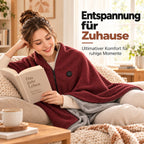 Beheizbarer Kuschelschal in Rot – entspannt auf dem Sofa