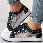 Sneaker in Jeans-Optik mit Pünktchen und Blumendetail – Damen