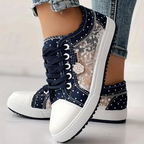 Sneaker in Jeans-Optik mit Pünktchen und Blumendetail – Damen