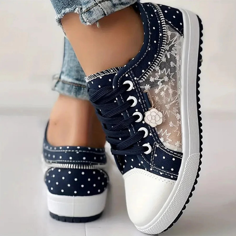 Sneaker in Jeans-Optik mit Pünktchen und Blumendetail – Damen