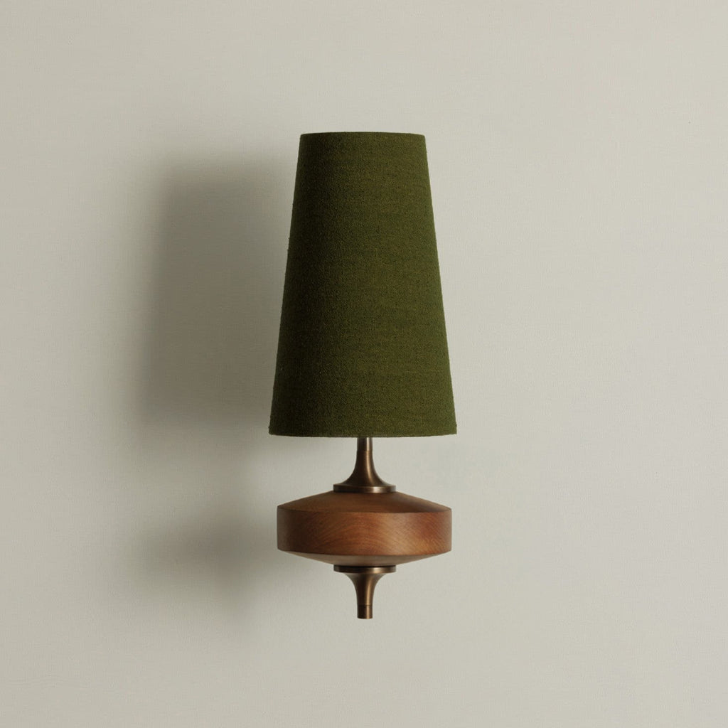 Wandleuchte mit Stoffschirm und Holzoptik